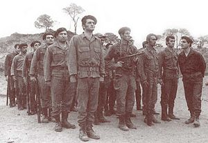 Bashir revista milicia-Kataeb-miliita-crop Bachir Gemayel revista milícia falangista