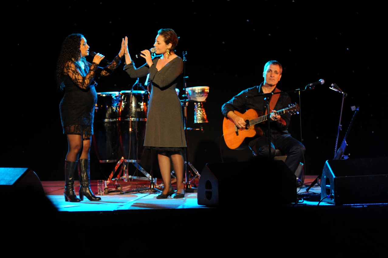 noa-and-mira show
