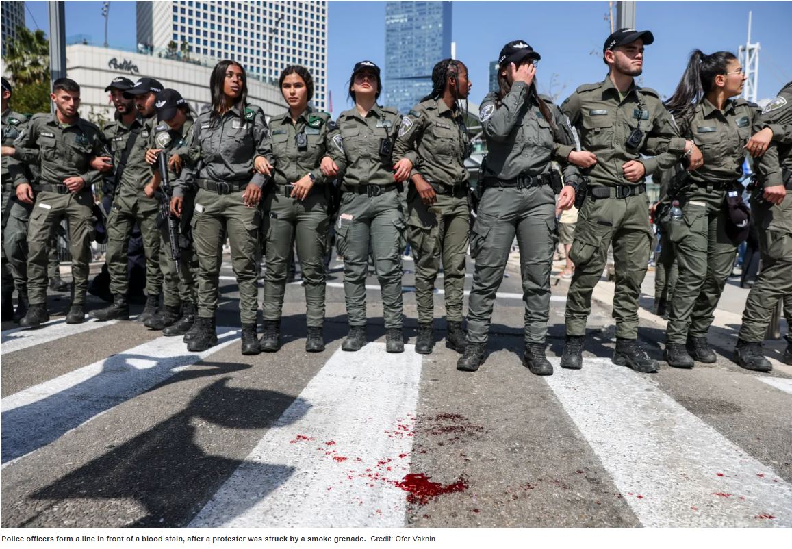 Polícia e Sangue na Rua