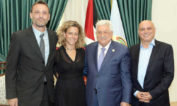 Mahmoud Abbas (CD) encontra Noa Rothman (neta de Y.Rabin) e Issawi Frej (D) da União Democrática em Ramallah, Cisjordânia, 12|08|2019