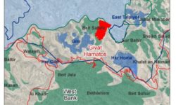 Givat HaMatós está em vermelho; os bairros em azul à direita da Linha Verde são assentamentos israelenses na Cisjordânia.